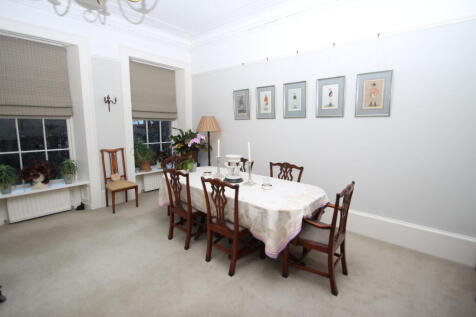 Lounge/dining
