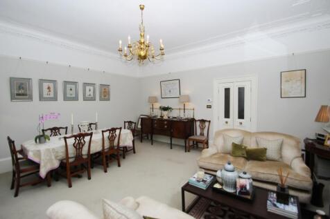 Lounge/dining