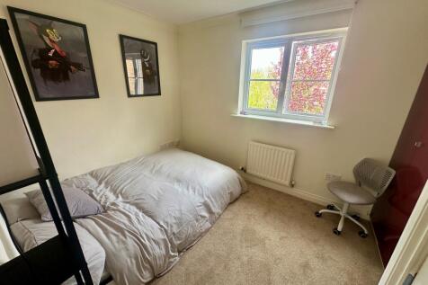 BEDROOM 2