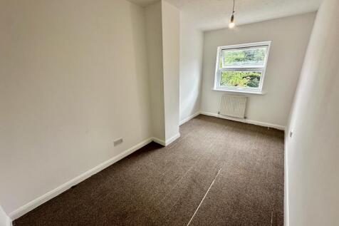 SINGLE BEDROOM