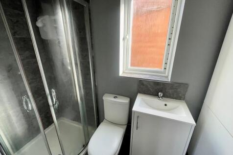 Bathroom (ground floor)