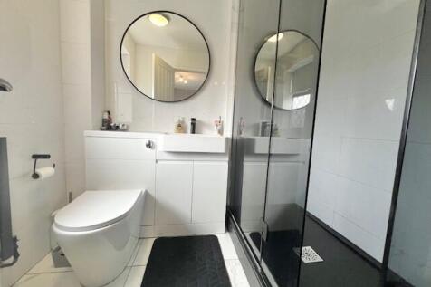 Shower En-suite