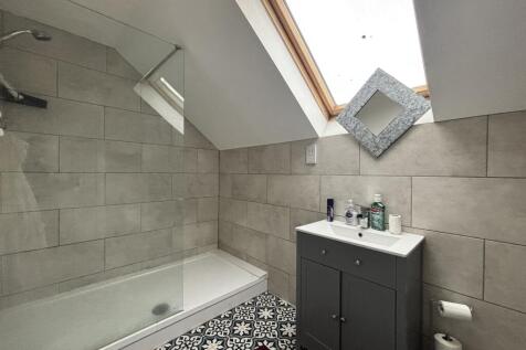 Top Floor Master Ensuite