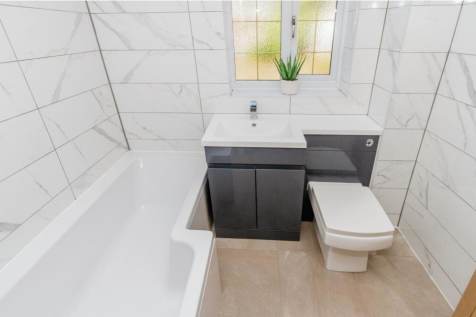 Upstairs Family Bathroom