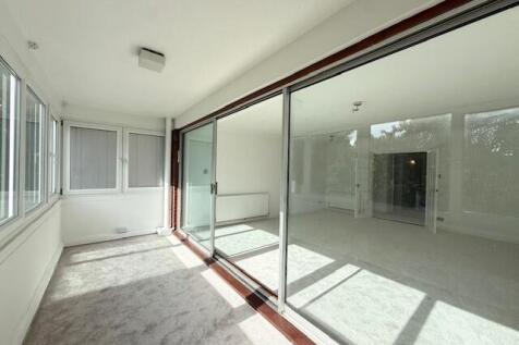 Balcony/Lounge