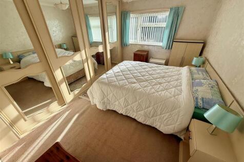 VR152 Bed1.jpg