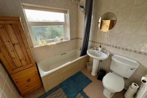 VR152 Bathroom.jpg
