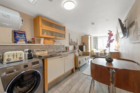 385 Lugtrout Lane, Solihull, B91 2TN_11.jpg