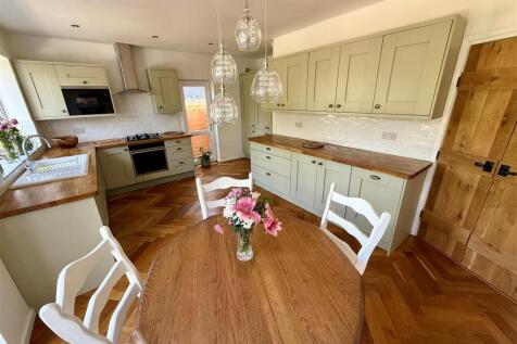 EC59 Kitchen2.jpg