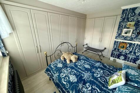 EA2 Bed1-2.jpg