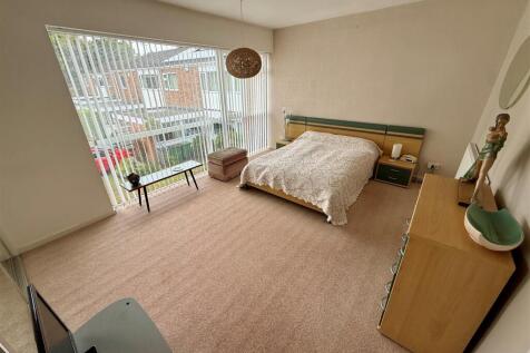 MR29 Bed1.jpg