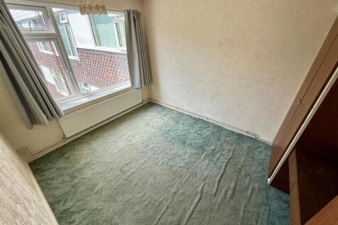 KC28 Bed2.jpg