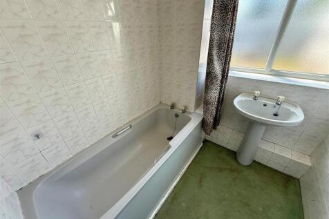 KC28 Bathroom.jpg