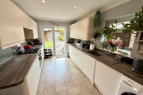 SR93 Kitchen2.jpg