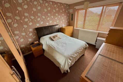 SR93 Bed1.jpg