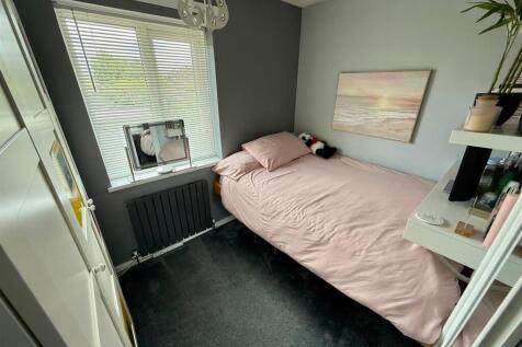 SR93 Bed2.jpg