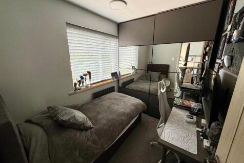 SR93 Bed3.jpg
