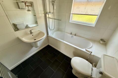 PR39 Bathroom.jpg