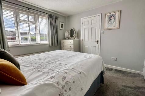 bedroom s.jpg