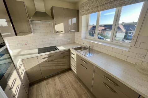 FITTED KITCHEN
