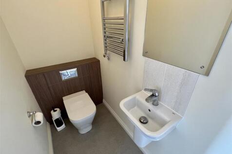 GUEST CLOAKS WC