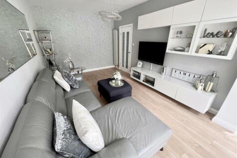 EXTENDED LIVING/DINING ROOM