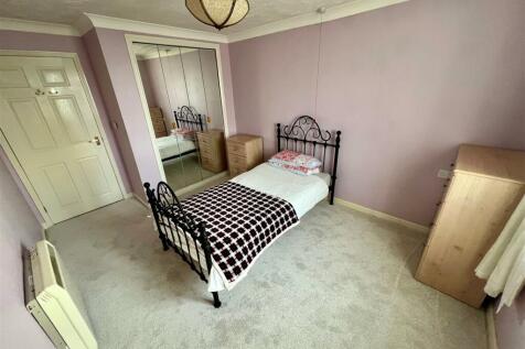 MC57 Bed1-2.jpg