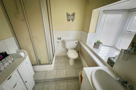 EN SUITE SHOWER ROOM