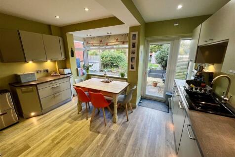 WR135 Kitchen2.jpg