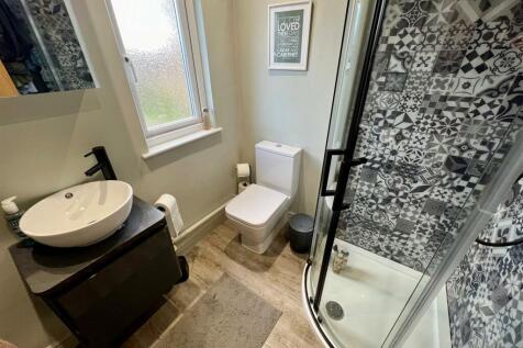 EN SUITE SHOWER ROOM