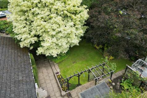 DELIGHTFUL REAR GARDEN
