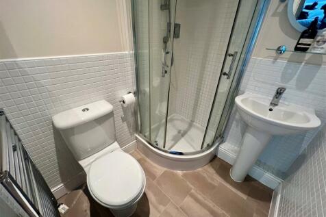 EN SUITE SHOWER ROOM
