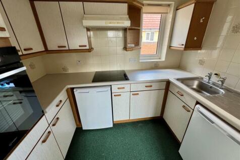 FITTED KITCHEN