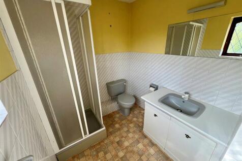 EN SUITE SHOWER ROOM