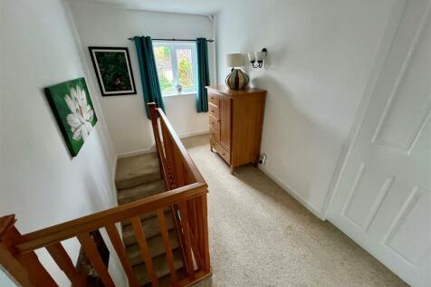 GALLERIED LANDING