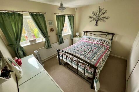 LA32 Bed1.jpg