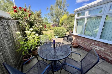 DELIGHTFUL REAR GARDEN