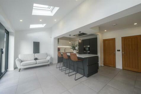 SUPERB DINING &amp; LIVING KITCHEN