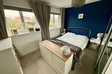 SR67 Bed1.jpg