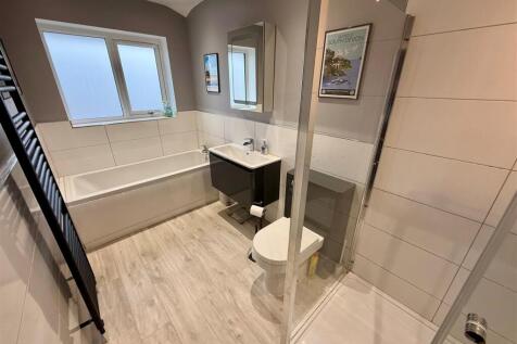 SR67 Bathroom.jpg