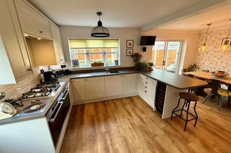 DHR96 Kitchen2.jpg