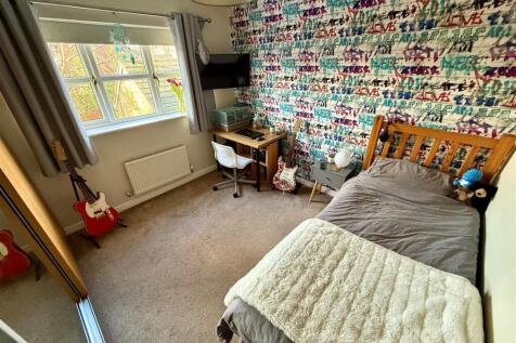 DHR96 Bed2.jpg