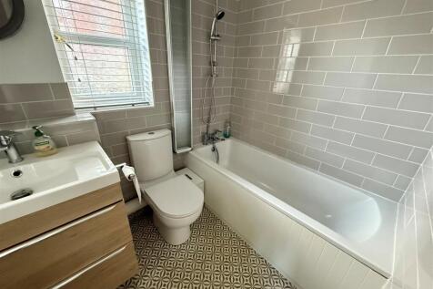 DHR96 Bathroom.jpg