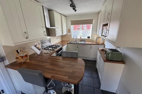 KL1 Kitchen.jpg