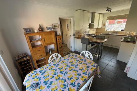 KL1 Kitchen Diner.jpg