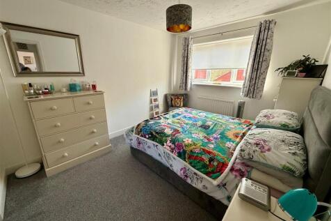 KL1 Bed1.jpg