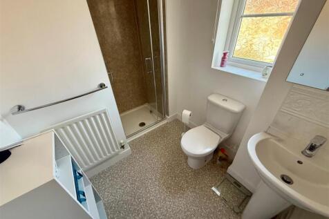 KL1 En Suite.jpg