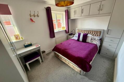 KL1 Bed2.jpg