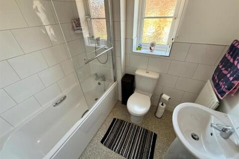 KL1 Bathroom.jpg