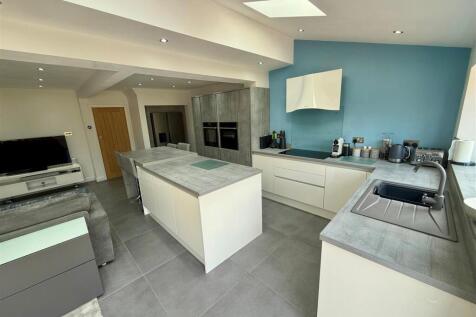 WR57 Kitchen.jpg